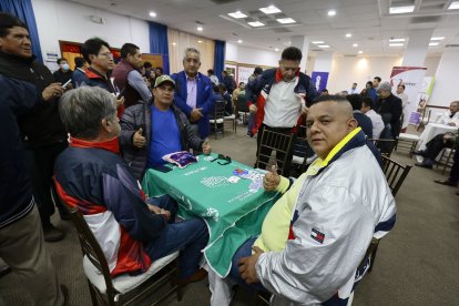 Manuel Paredes (i) y Rodrigo Rodríguez (c) durante su debut en el torneo.