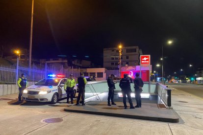 A las 5:00 seguía cerrada la estación Universidad Central.