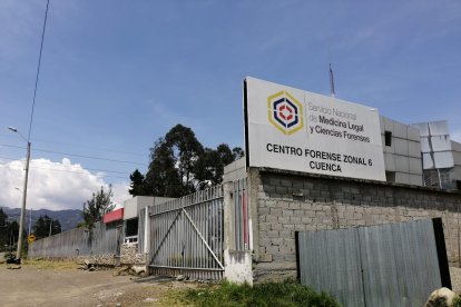 Los familiares de la víctima llegaron al Centro Forense para identificarlo.