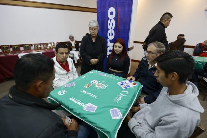 En las rondas preliminares del Mundial de Cuarenta, la dupla de Óscar Arauz y Micaela Sotomayor no tuvo suerte. Jugaron bajo la atenta mirada de Bertha Nolivos.