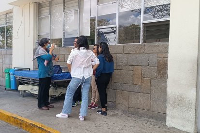 La joven pareja se encuentra asilada en diferentes hospitales.