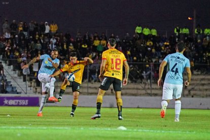 Barcelona derrotó a Universidad Católica en La Cocha.