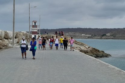En San Mateo se desconoce el paradero de seis pescadores.