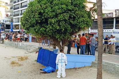 En la arena quedó el cadáver.