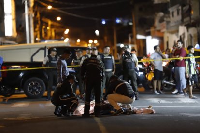 Una hombre fue asesinado a tiros en 4 de Noviembre y la Séptima, suroeste de Guayaquil.