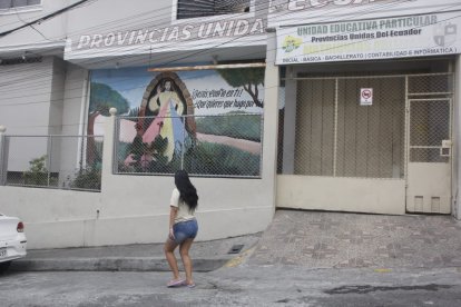 La unidad educativa está ubicada en la ciudadela Pájaro Azul, en el noroeste de Guayaquil.