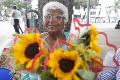 La Sambita hace de la calle su espacio para venta.