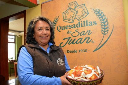 Manuela Cobo es la dueña de una fábrica de quesadillas en el centro de la capital.