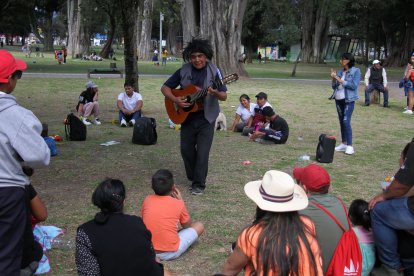 Cascaritas es alguien muy apreciado por quienes lo conocen. Su sitio preferido es el parque El Ejido.