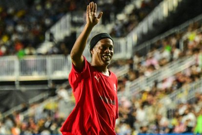 Ronaldinho anotó el único gol para el equipo Samba pero no alcanzó para ganar en Leyendas CONMEBOL