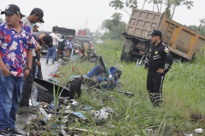 El accidente se produjo en el kilómetro 43 de la vía Durán-El Triunfo.