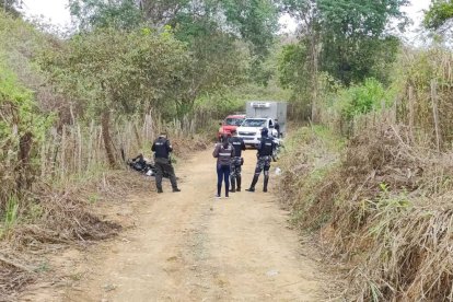 La Policía tomó muestras en el lugar donde encontraron el cuerpo.