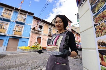 Solo en la calle Antepara hay 10 negocios de comida y cafetería que  ofrecen variedad de platos a los visitantes.