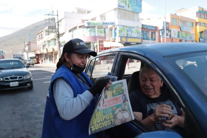 El oficio lo heredó de su madre. Trabaja de domingo a domingo.