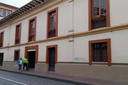 Cuenca sufrió robos en dos establecimientos.