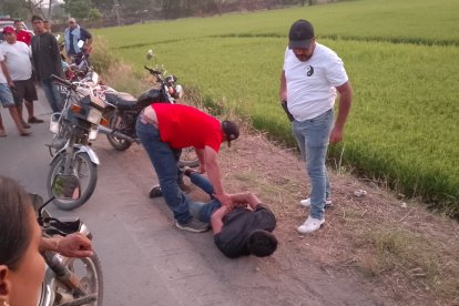 Una persona que estaba entre los curiosos del suceso fue detenida para investigaciones.