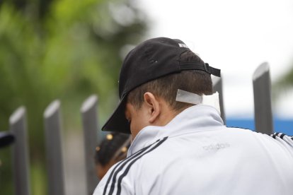 El padre de familia perdió a sus seres queridos y resultó herido.