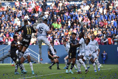 INDEPENDIENTE DEL VALLE VS LIGA DE QUITO ESTADIO BANCO DE GUAYAQUIL AMBIENTE EN LOS EXTERIORES