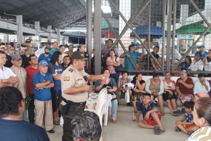 Uniformados policiales han realizado charlas informativas sobre cómo actuar en caso de sufrir una extorsión.