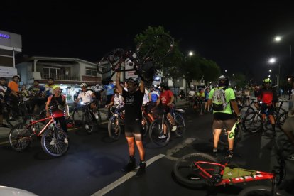 Ciclistas protestaban en la Kennedy.