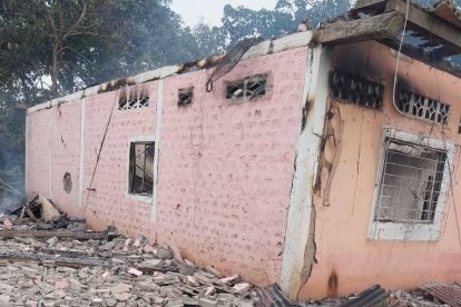 Una de las cuatro casas afectadas, que tras los bombazos quedaron en ruinas.