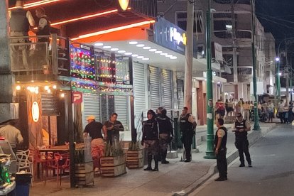 El asesinato se cometió en un local de comidas, en el centro de la ciudad de Manta.