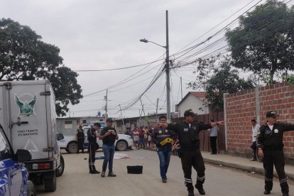 Personal de Criminalística realizó el levantamiento del cadáver.