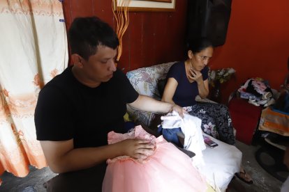 Todos los años, la abuela de Jhordan enviaba desde España la roba de sus bisnietos. Casi toda ha sido donada a una iglesia.