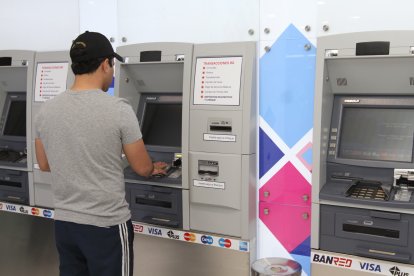 La red de cajeros automáticos de los bancos nacionales estará disponible en los feriados que se vienen.
