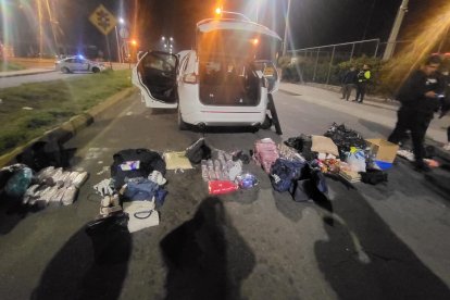 La Policía decomisó objetos que pretendían ingresar a la cárcel de Cotopaxi.
