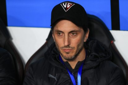 AME4657. QUITO (ECUADOR), 06/06/2023.- El director técnico Luis Zubeldía de Liga de Quito reacciona hoy, en un partido de la fase de grupos de la Copa Sudamericana entre Liga de Quito y Botafogo en el estadio Rodrigo Paz Delgado, en Quito (Ecuador). EFE/ José Jácome