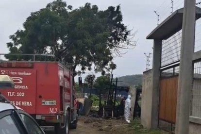 Los vecinos del sitio indicaron que la casa era propiedad de un adulto mayor.