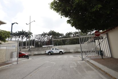 El portón fue retirado por personal de Justicia y Vigilancia municipal.