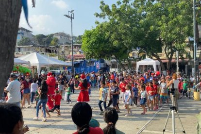 En la celebración navideña del barrio San Eduardo estuvieron presentes casi 800 familias.