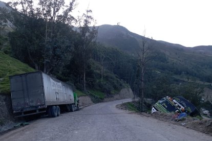 En la vía se reportó varias personas fallecidas a causa de un accidente de tránsito.