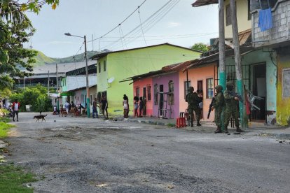 Uniformados realizaban operativos en el barrio Perú, sur de Esmeraldas.
