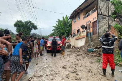 Las autoridades locales han declarado la emergencia y han dispuesto la evacuación de las familias que viven en zonas de riesgo.
