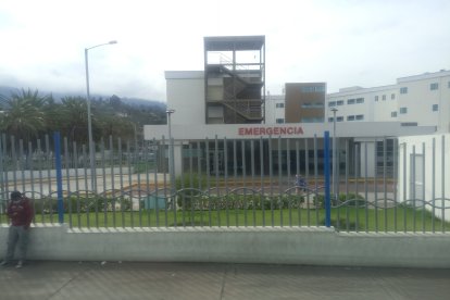 El herido fue ingresado al Hospital Docente de Ambato, donde se recupera.