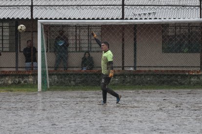 El arquero Byron Delgado y su festejo tras marcar el penal que le dio el título a Portugal.