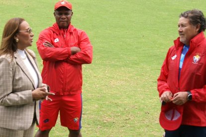 Lucía Vallecilla (i) afirmó que sigue como presidenta de El Nacional pese a la inhabilitación por parte del Ministerio del Deporte.