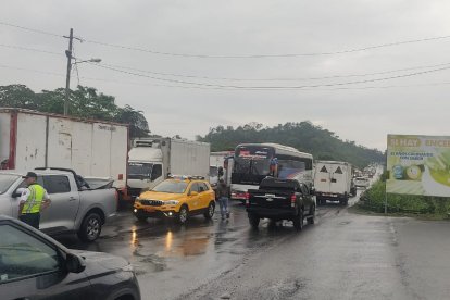 El reclamo de sueldos impagos del mes de noviembre ha obligado a tomar esta medida