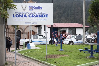 En la Loma Grande hay patrulleros con fundas de basura para cubrir ventanas rotas.