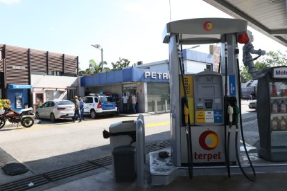 Una estación de combustible de la vía a Daule fue asaltada.