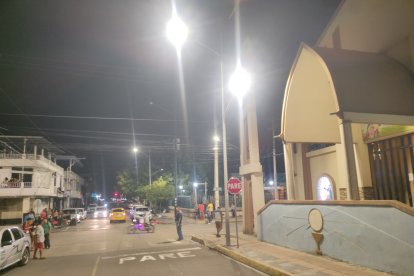 La entrada principal de la iglesia María Auxiliadora permanece cerrada.