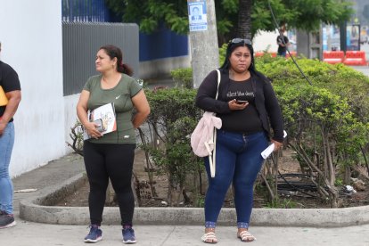 Familiares de Freddy Espinoza llegaron a la morgue para retirar su cadáver.