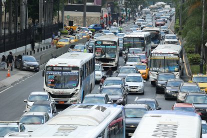 En algunas calles, a determinadas horas, hay gran congestión vehicular.