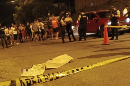 Uno de los fallecidos quedó tendido en una de las calles de Tabacales, Rocafuerte.