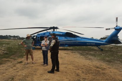El helicóptero aterrizó en un terreno de la isla Mocolí a las 14:50 del martes 2.