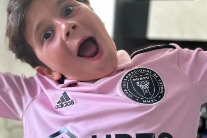 Mateo Messi, es una sensación en un vídeo.