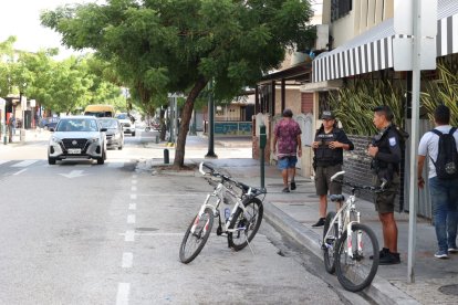 Policías realizaban rondas en la zona la mañana de este jueves 4 de enero.